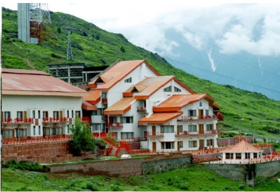 Cliff-top club resort - image 1